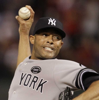 Mariano Rivera Stays with Yankees